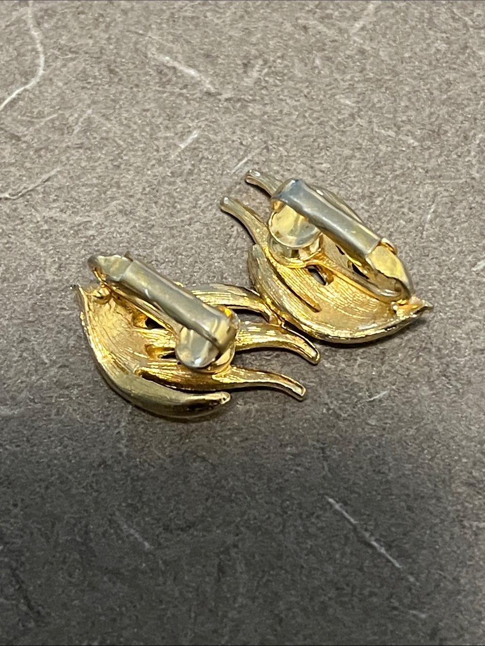 Vtg Gold-Tone Wing Clip-On Earrings - 1” - Picture 3 of 4